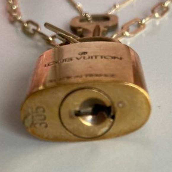 Louis Vuitton #305 lock and key necklaces - Picture 2 of 3